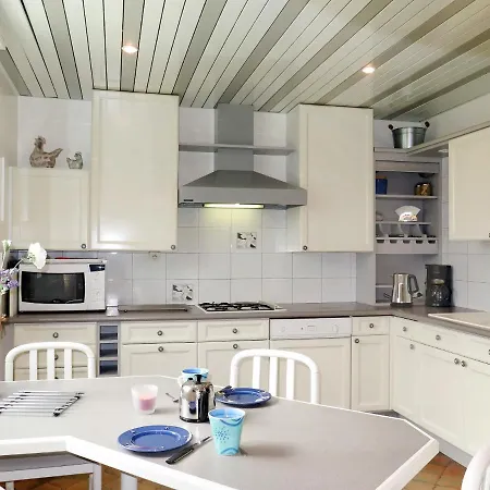 Etoile De - Eqy101 By Interhome Semesterbostad Erquy